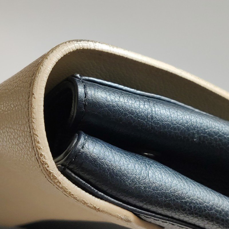 Louis Vuitton(LV)Lockme牛皮撞色LV轉鎖斜挎包單肩包-17