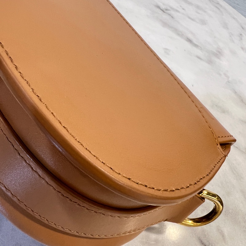 Dior 焦糖牛皮金釦CD logo 字樣Bobby S肩背包-9