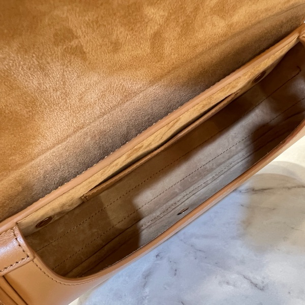 Dior 焦糖牛皮金釦CD logo 字樣Bobby S肩背包-10