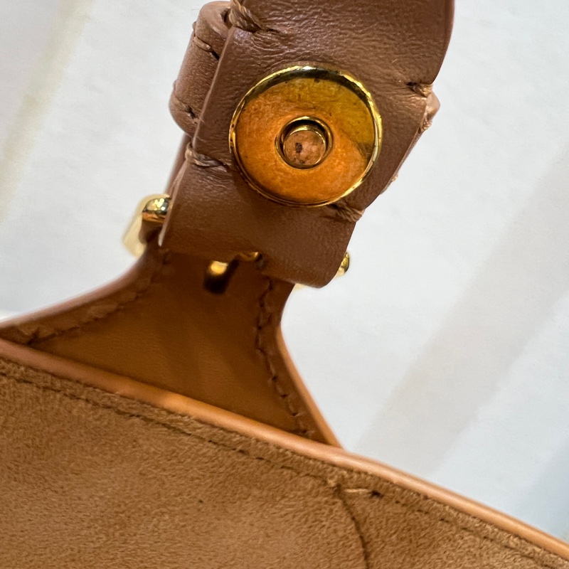 Dior 焦糖牛皮金釦CD logo 字樣Bobby S肩背包-13