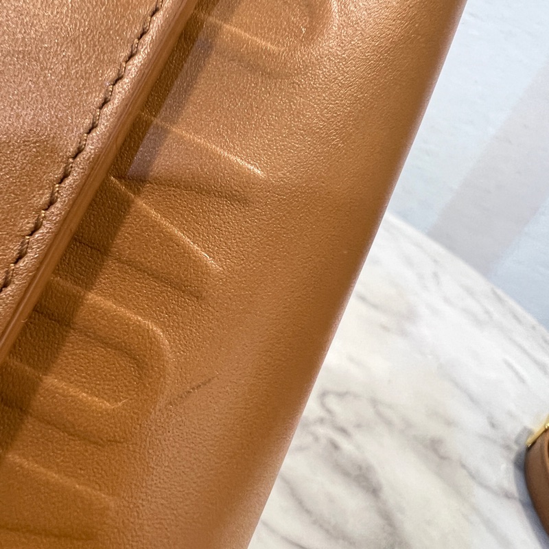 Dior 焦糖牛皮金釦CD logo 字樣Bobby S肩背包-19
