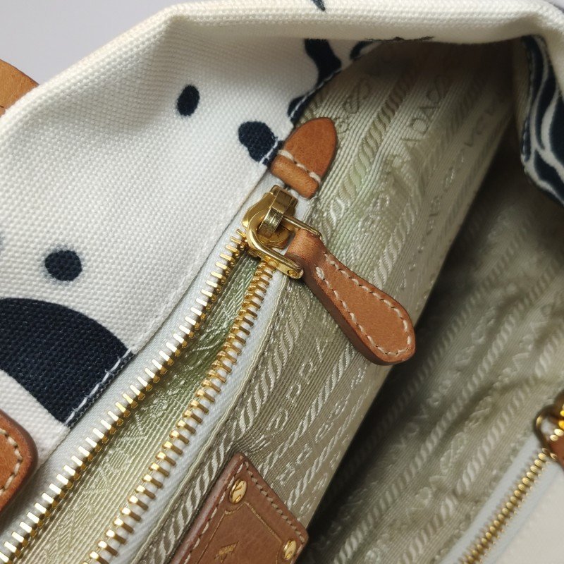 Prada牛皮羊皮帆布拼色印花字母Logo單肩包-11