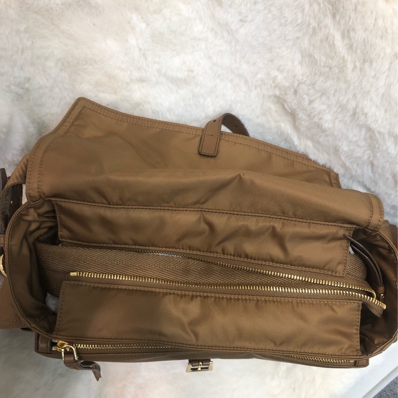 Prada 焦糖啡新款郵差包 相機包 XC135-6