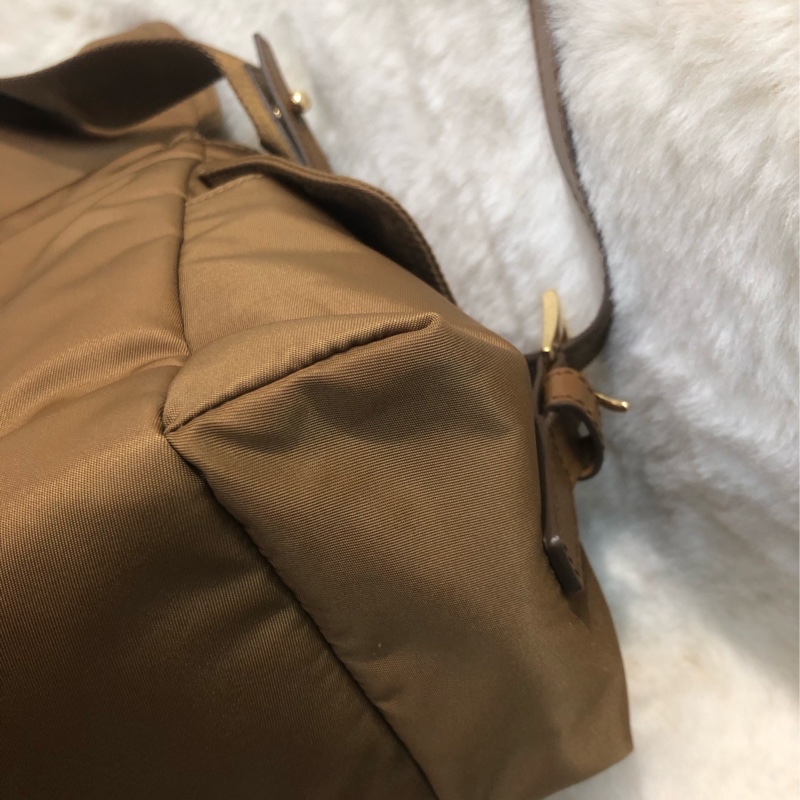 Prada 焦糖啡新款郵差包 相機包 XC135-12