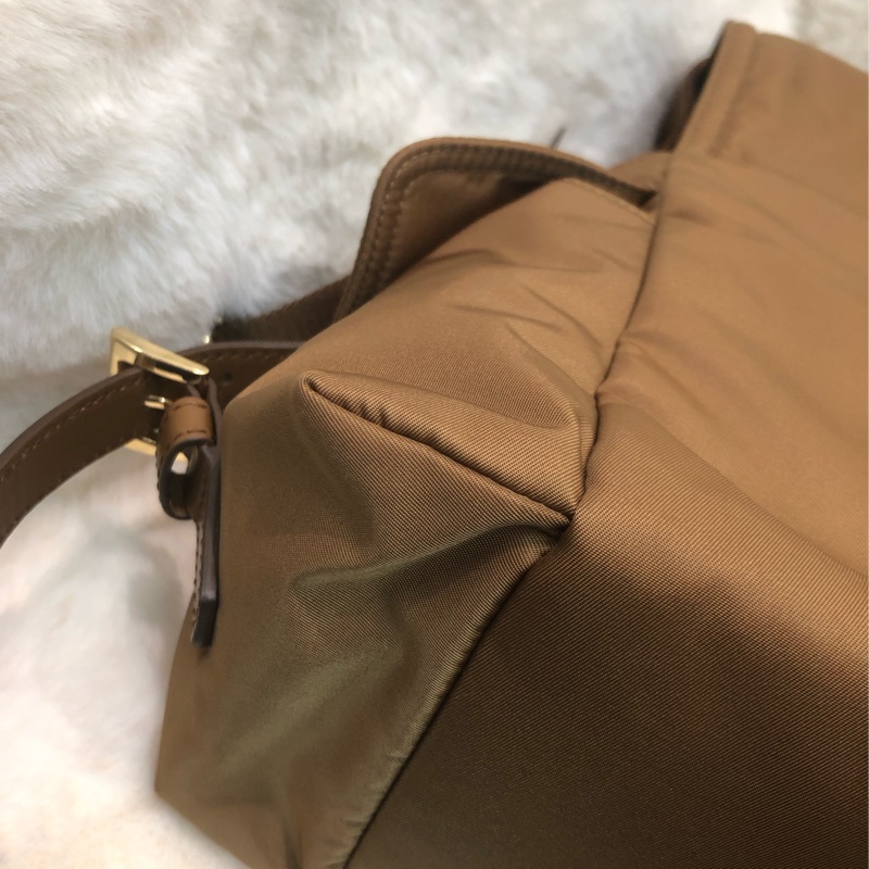 Prada 焦糖啡新款郵差包 相機包 XC135-13