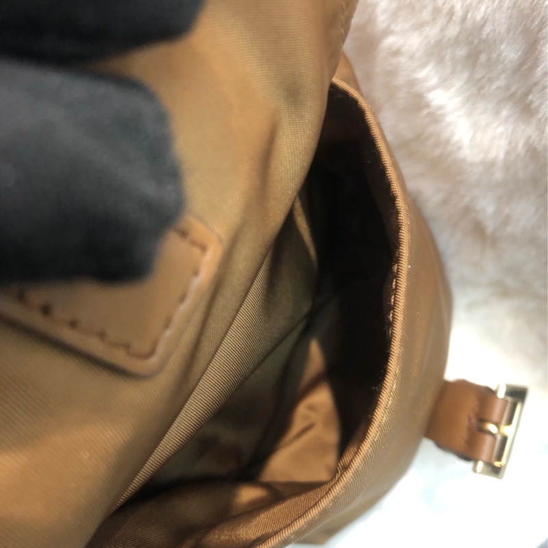 Prada 焦糖啡新款郵差包 相機包 XC135-28