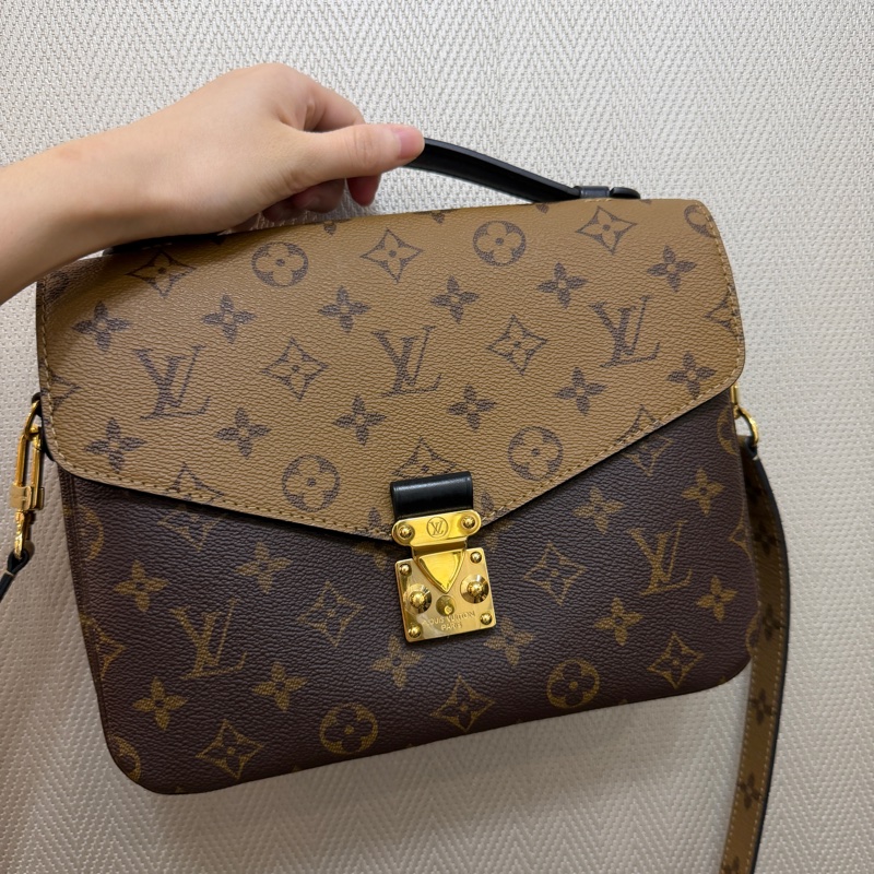 LV 雙色原花金釦Pochette Métis手提斜背郵差包M44876-0