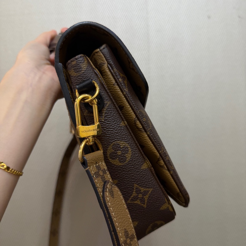 LV 雙色原花金釦Pochette Métis手提斜背郵差包M44876-3