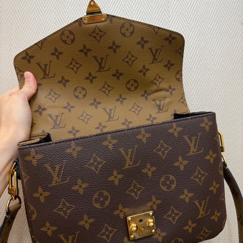 LV 雙色原花金釦Pochette Métis手提斜背郵差包M44876-11