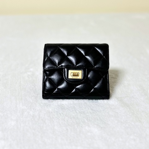 Chanel 香奈爾 三折絎縫羊皮短夾 25 開