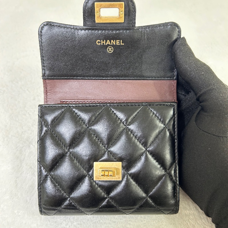 Chanel 香奈爾 三折絎縫羊皮短夾 25 開-2