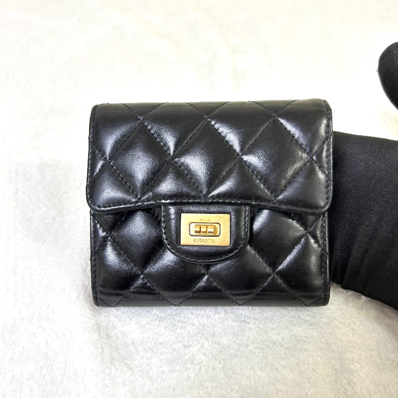 Chanel 香奈爾 三折絎縫羊皮短夾 25 開-5