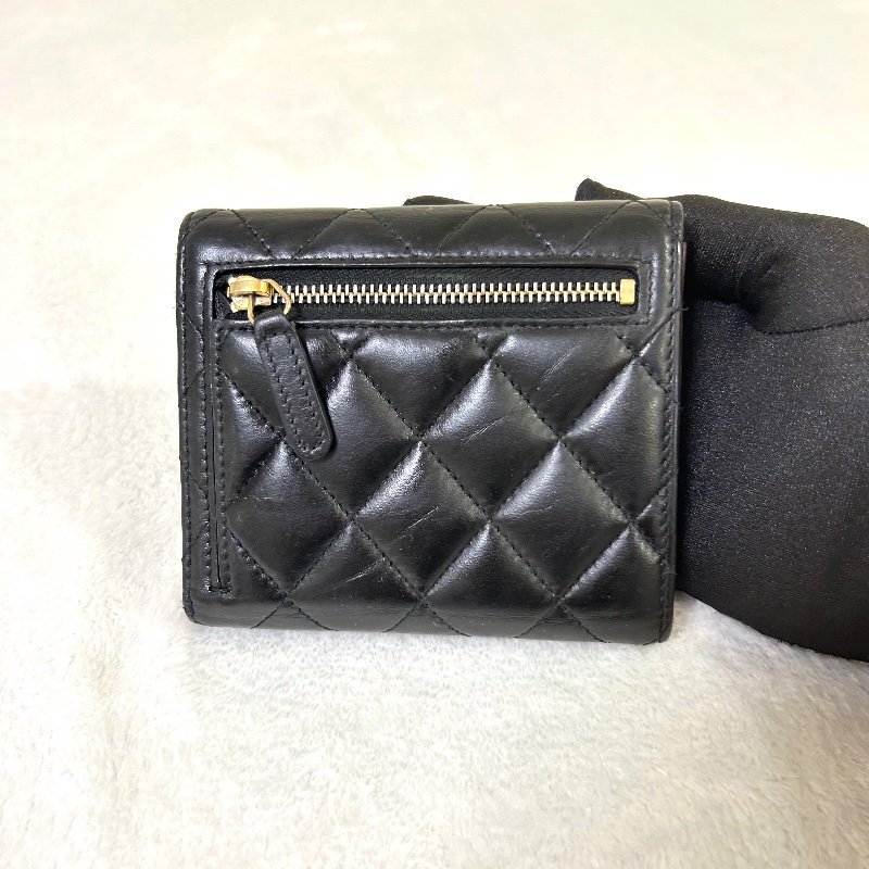 Chanel 香奈爾 三折絎縫羊皮短夾 25 開-9