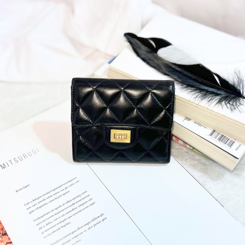 Chanel 香奈爾 三折絎縫羊皮短夾 25 開