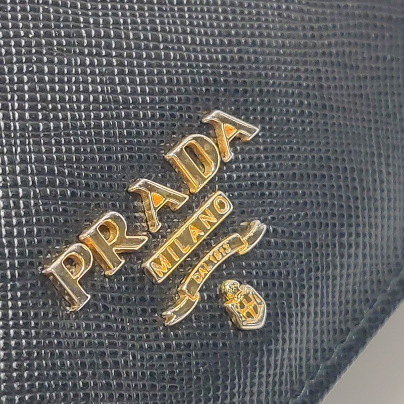 Prada牛皮純色字母Logo卡包-7