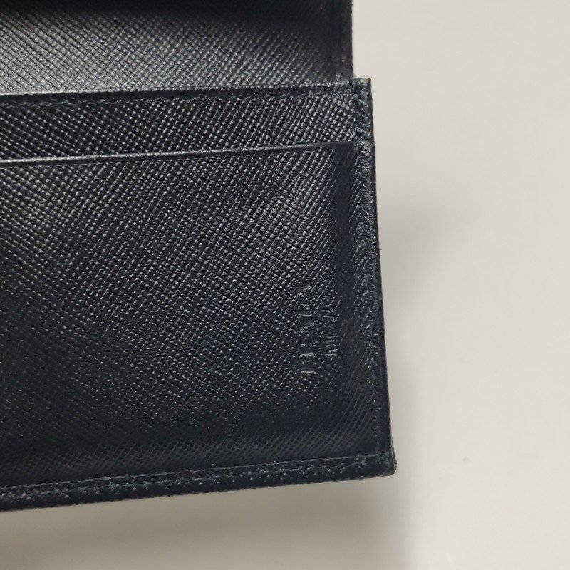 Prada牛皮純色字母Logo卡包-8