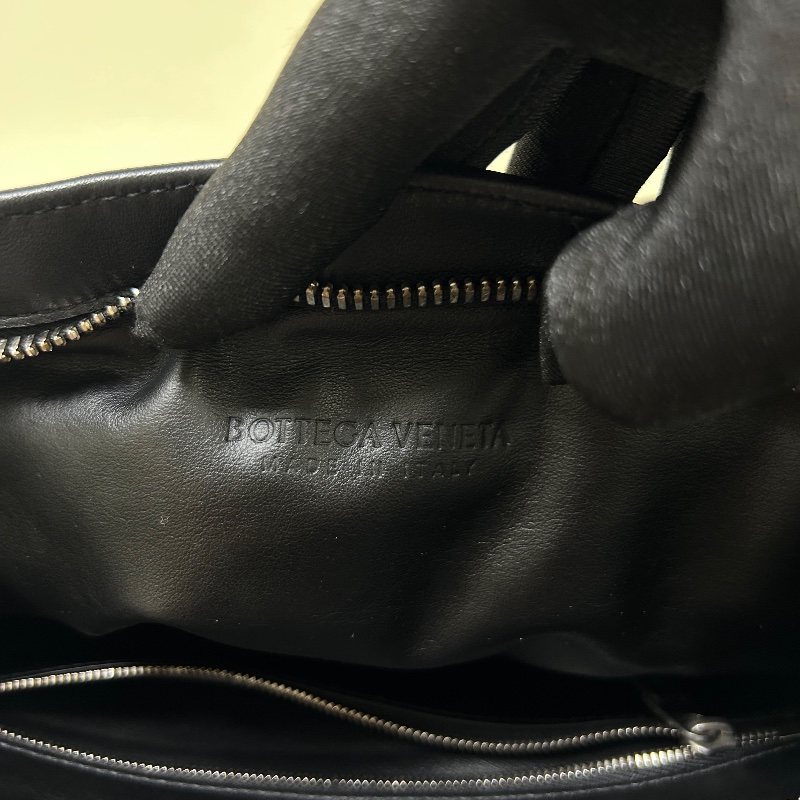 Bottega Veneta BV Twist 黑色編織扭結手提包-3