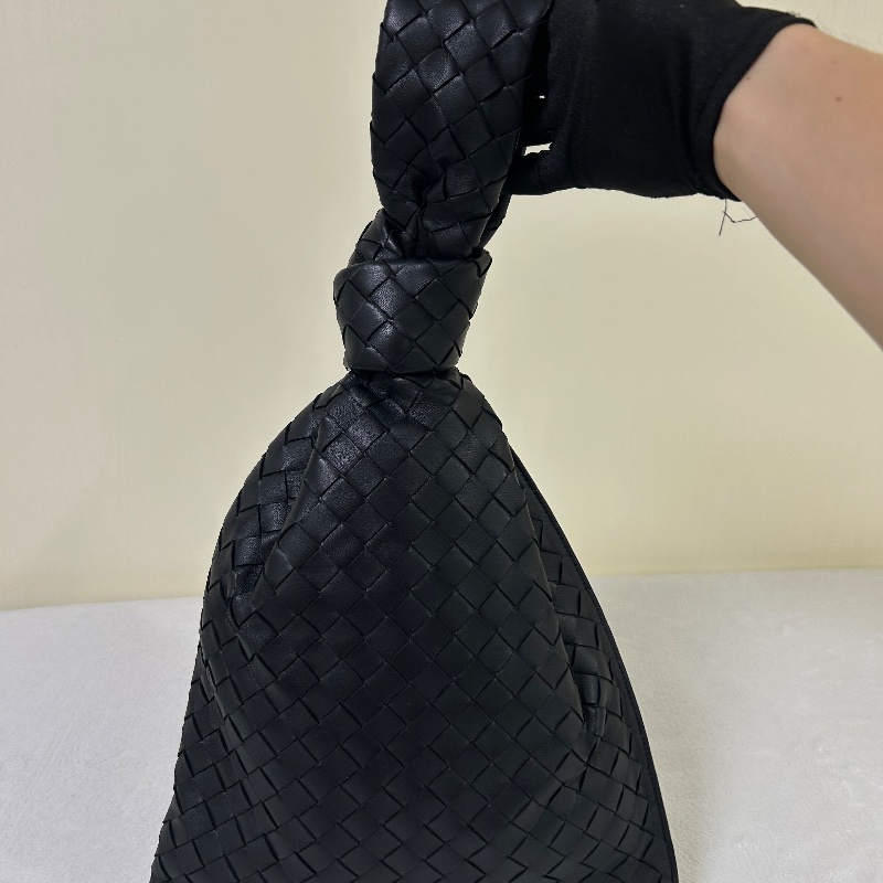 Bottega Veneta BV Twist 黑色編織扭結手提包-6