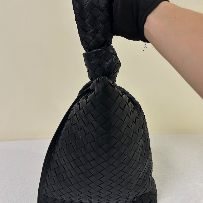 Bottega Veneta BV Twist 黑色編織扭結手提包-7