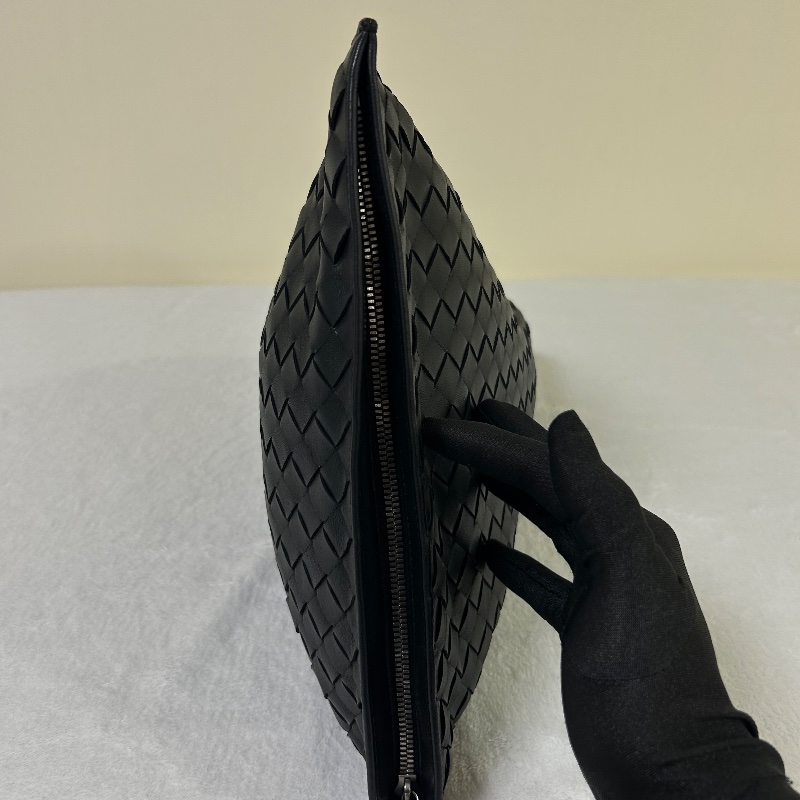 Bottega Veneta BV Twist 黑色編織扭結手提包-10