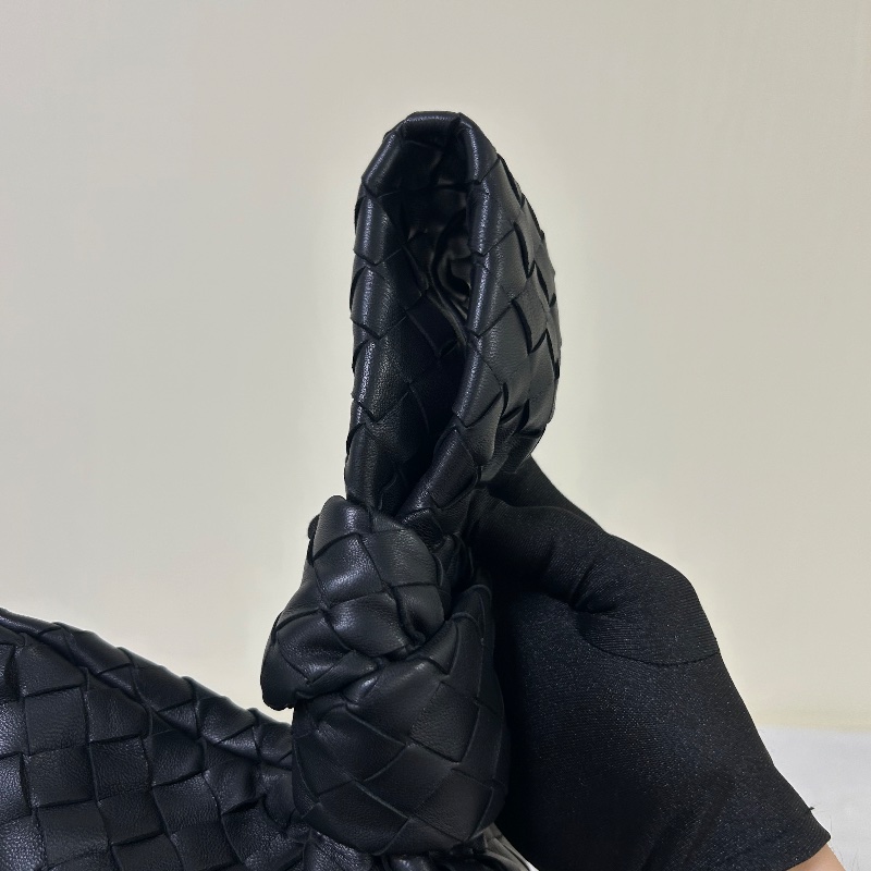 Bottega Veneta BV Twist 黑色編織扭結手提包-14