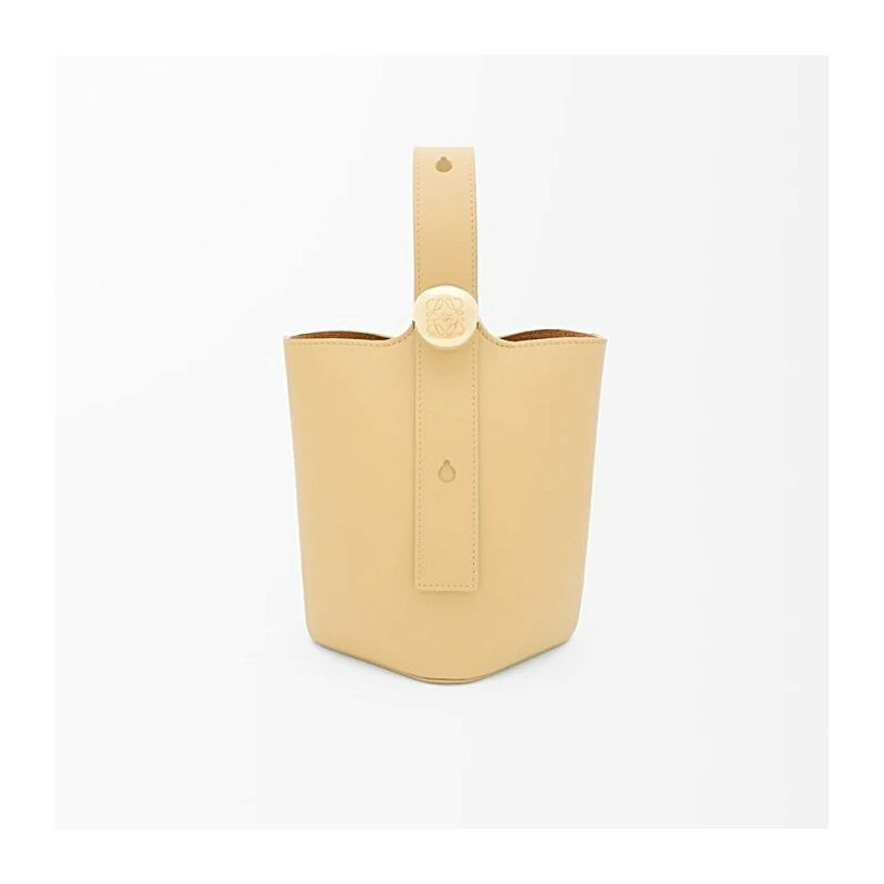 LOEWE 光滑小牛皮鵝卵石紋迷你水桶包 8752-2
