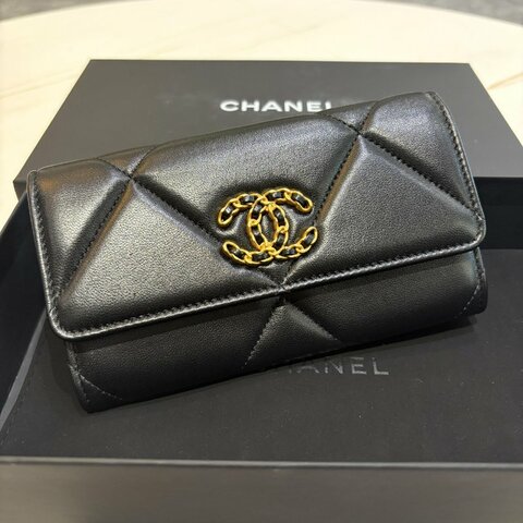 *SHIHNA名牌精品* CHANEL 19系列小羊皮口蓋中夾