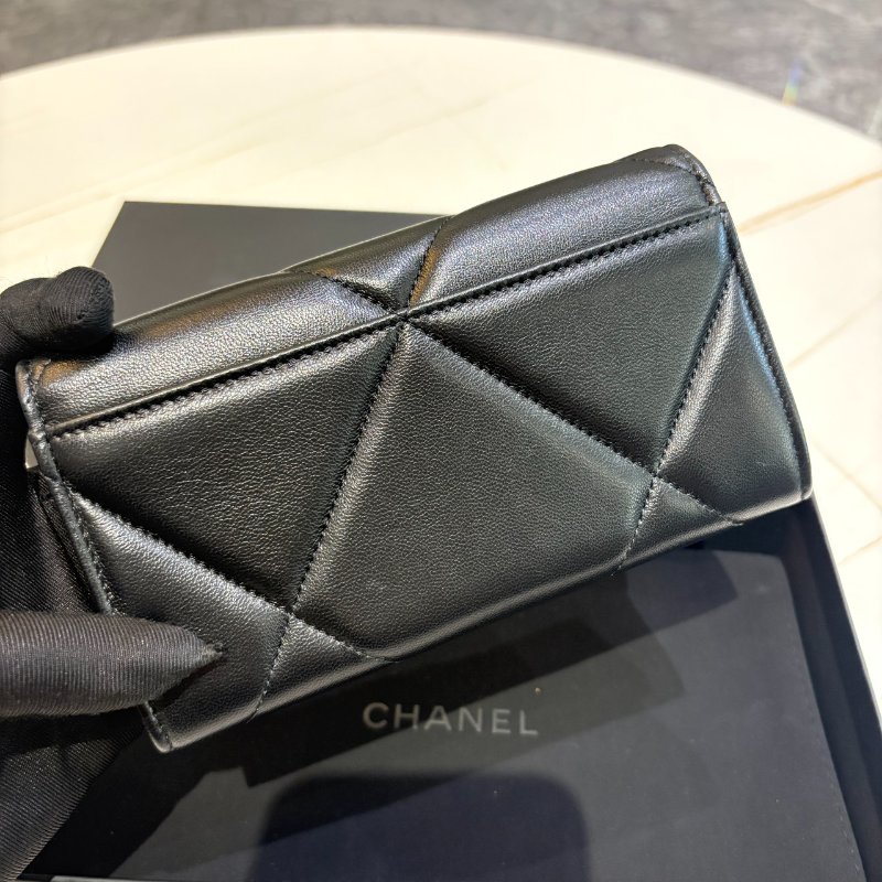 *SHIHNA名牌精品* CHANEL 19系列小羊皮口蓋中夾-6