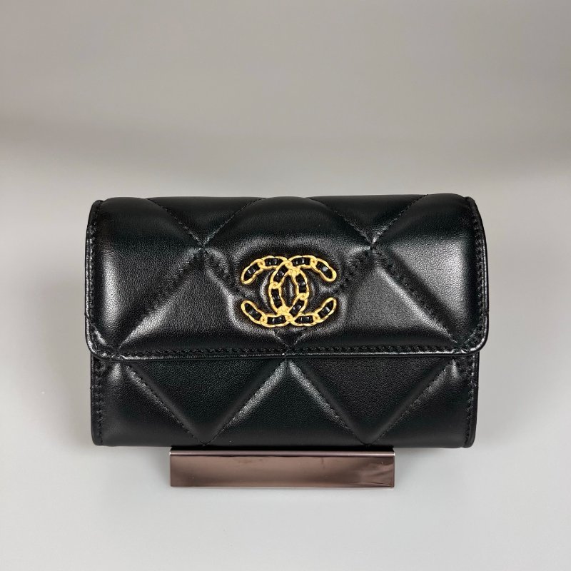 CHANEL 19中夾黑-0