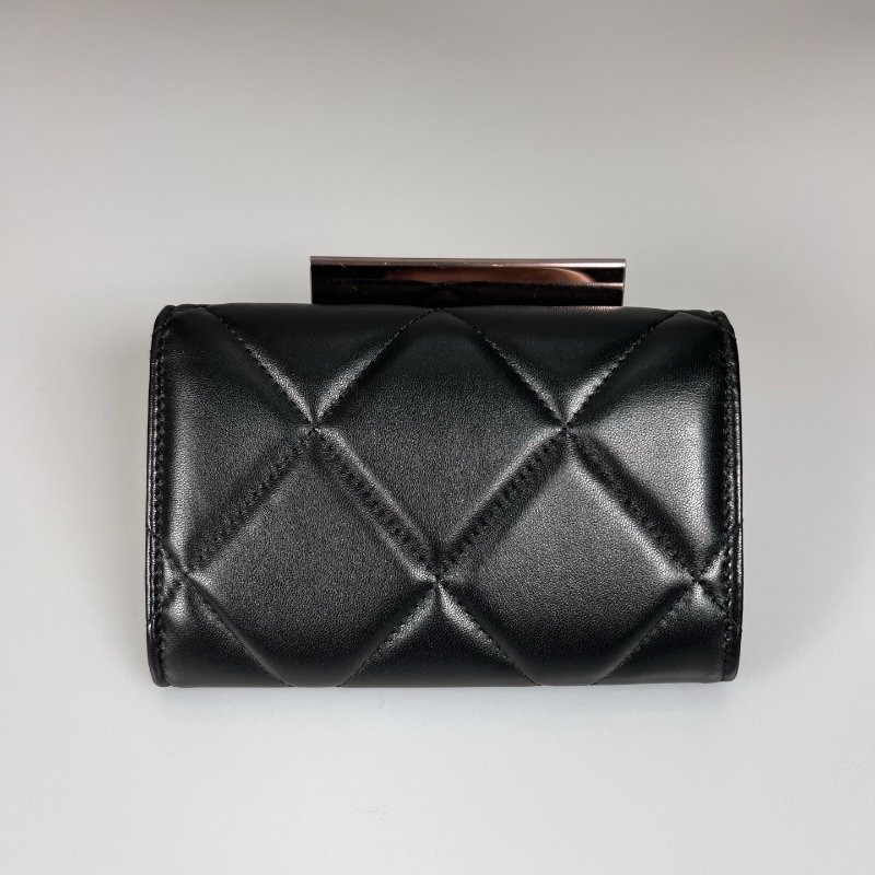 CHANEL 19中夾黑-1