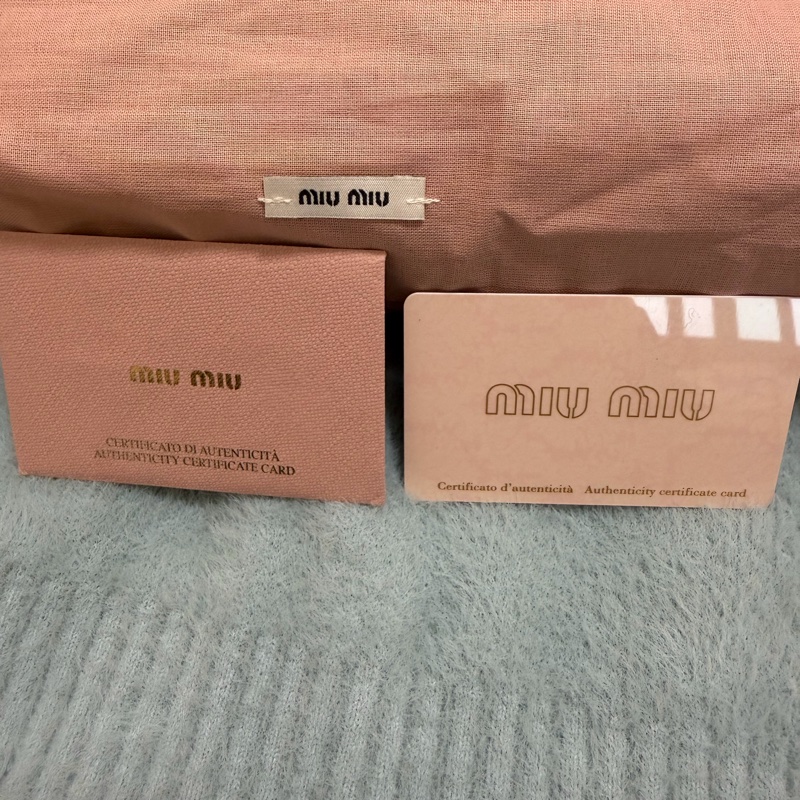 MIUMIU繆繆翻蓋式Matelasse皺摺紋單肩/手拿包/側背包（附保證卡.原廠防塵袋)-18