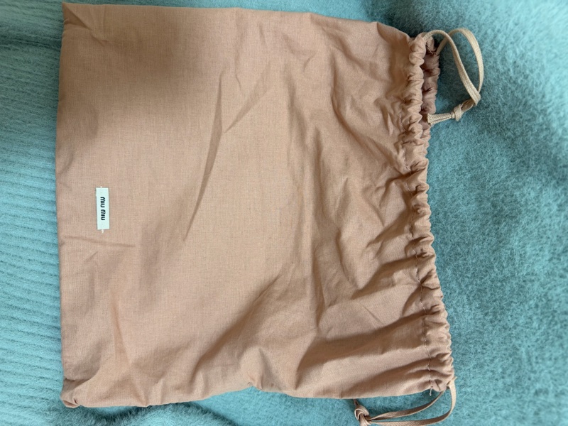 MIUMIU繆繆翻蓋式Matelasse皺摺紋單肩/手拿包/側背包（附保證卡.原廠防塵袋)-19