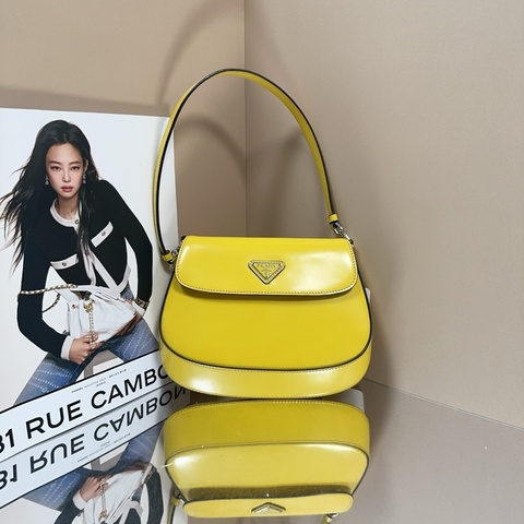Prada  cleo翻蓋小號腋下包 box皮黃色銀扣