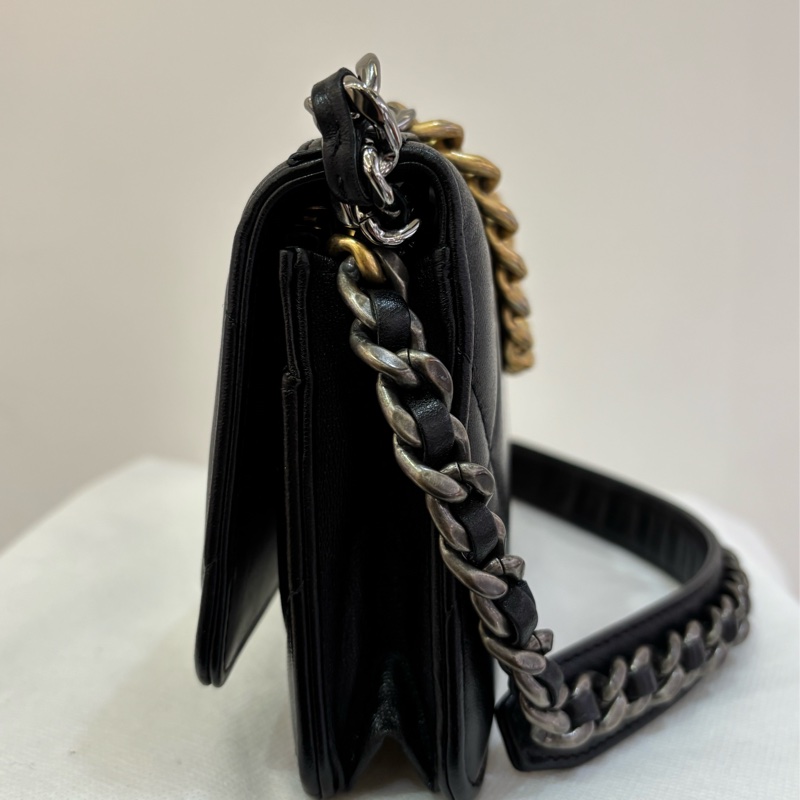 CHANEL黑羊皮19WOC-1