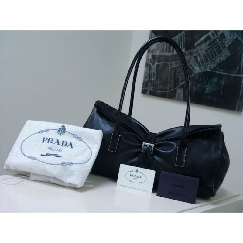 🎄黑五🔔典藏品斷捨離🔪義大利🇮🇹 Prada黑色小羊皮法棍包 👜不費力的優雅👜珍藏特價9成新🉐全網最低甜甜價滴血🩸釋出-1