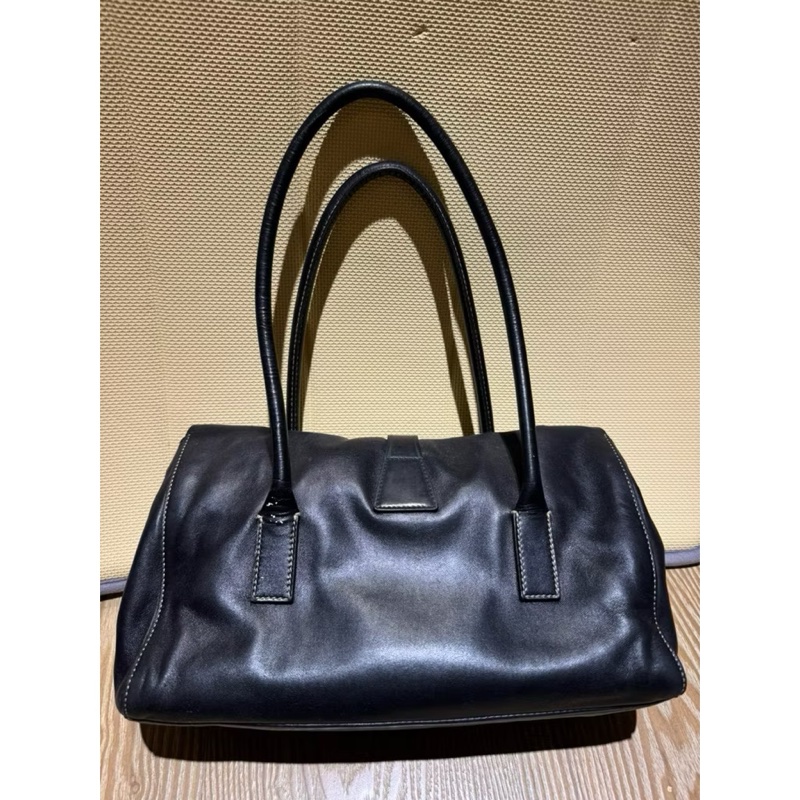 🎄黑五🔔典藏品斷捨離🔪義大利🇮🇹 Prada黑色小羊皮法棍包 👜不費力的優雅👜珍藏特價9成新🉐全網最低甜甜價滴血🩸釋出-3