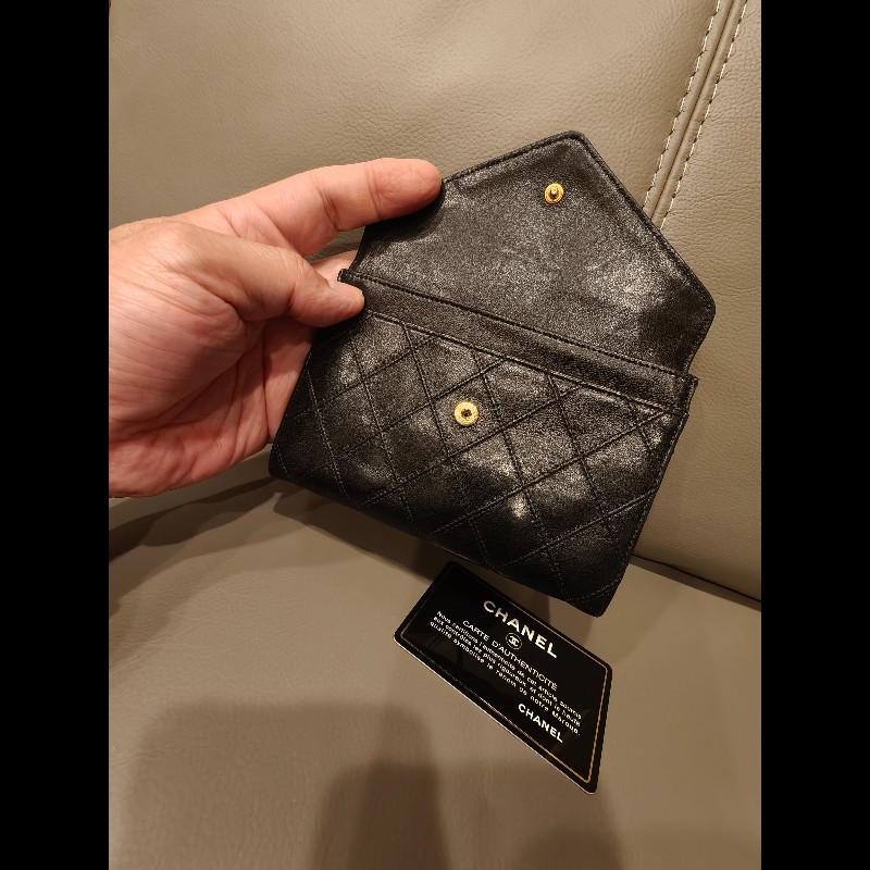 日本帶回薄款香奈兒附保卡菱格短皮夾，附保卡-9