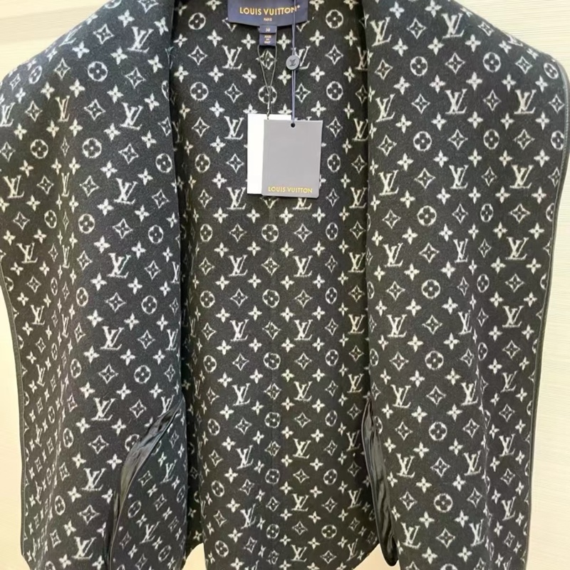 Lv大衣全新未穿過大全配尺寸34-8