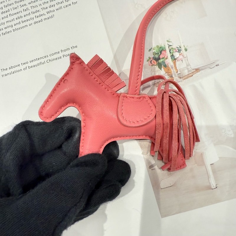 Hermès 愛馬仕 小馬吊飾 （粉色）-1