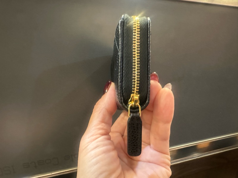 Chanel 黑荔枝皮金釦ㄇ拉零錢卡包 AP0216-3