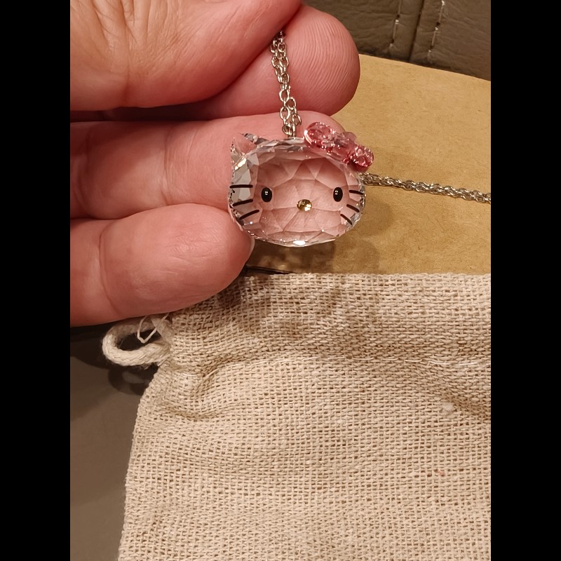日本進口， hello kitty施華洛世奇水晶項鍊
狀況如照片所示
日本自己附的紙盒包裝
限量商品必，值得收藏-3