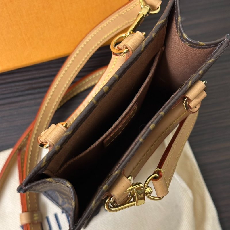 💎Han's house精品服飾💎LOUIS VUITTON LV M69442 PETIT SAC PLAT 小琴譜包-2