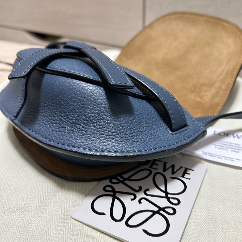 LOEWE 羅威 Gate滑面牛皮荔枝皮翻蓋斜背迷你馬鞍包(藍)-19