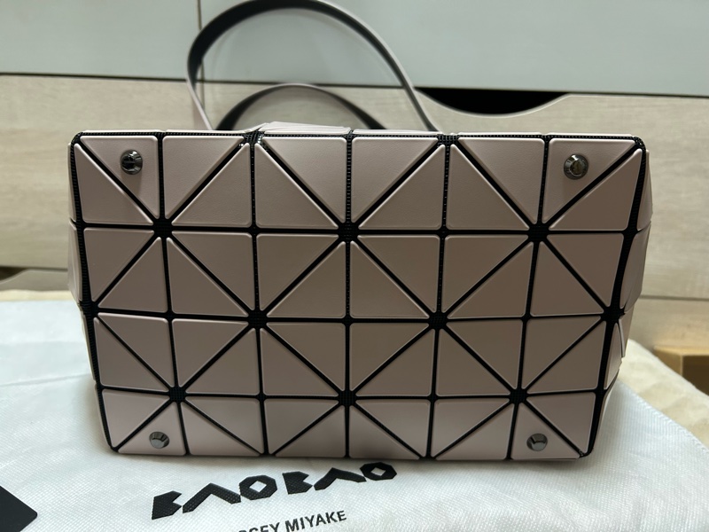 BAO BAO ISSEY MIYAKE三宅一生 肩背包手提包 藕粉色 皮質三角格10x6手提/肩背包-3