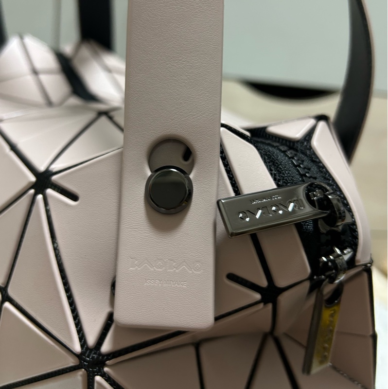 BAO BAO ISSEY MIYAKE三宅一生 肩背包手提包 藕粉色 皮質三角格10x6手提/肩背包-8