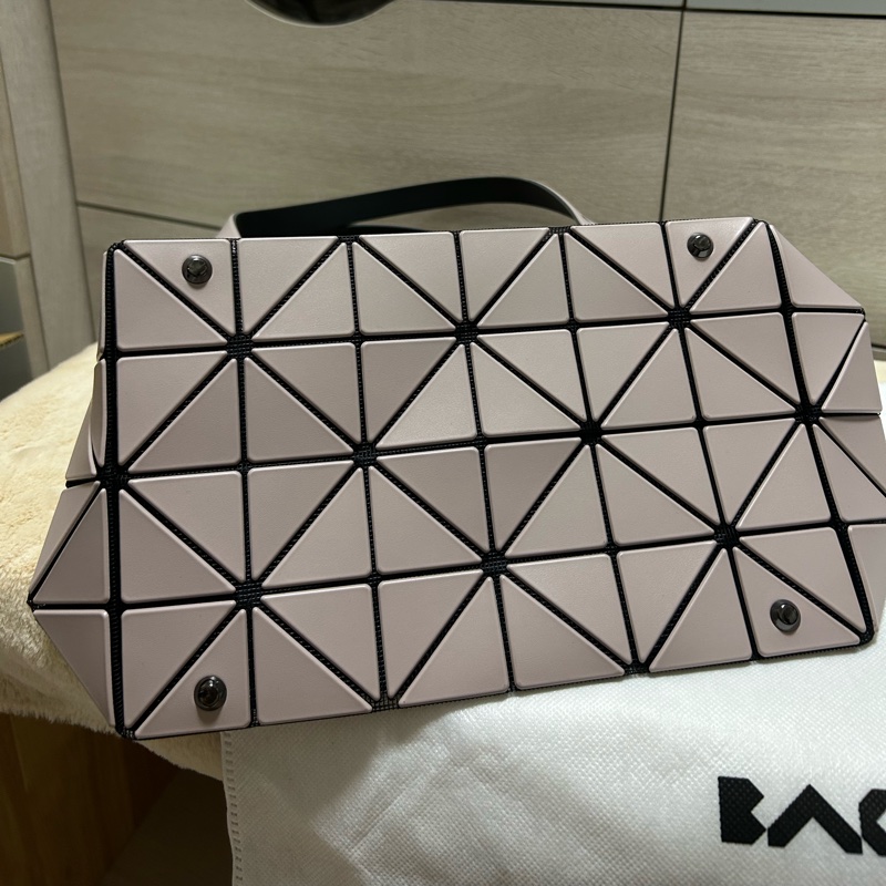 BAO BAO ISSEY MIYAKE三宅一生 肩背包手提包 藕粉色 皮質三角格10x6手提/肩背包-17