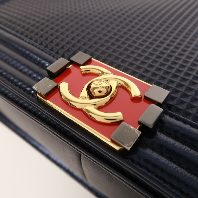 CHANEL 牛皮皮革Boy 30鏈帶肩背袋-10