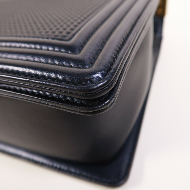 CHANEL 牛皮皮革Boy 30鏈帶肩背袋-11