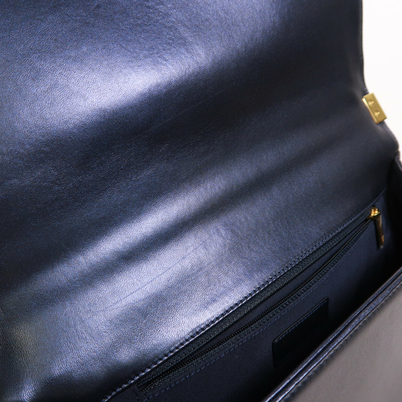 CHANEL 牛皮皮革Boy 30鏈帶肩背袋-16