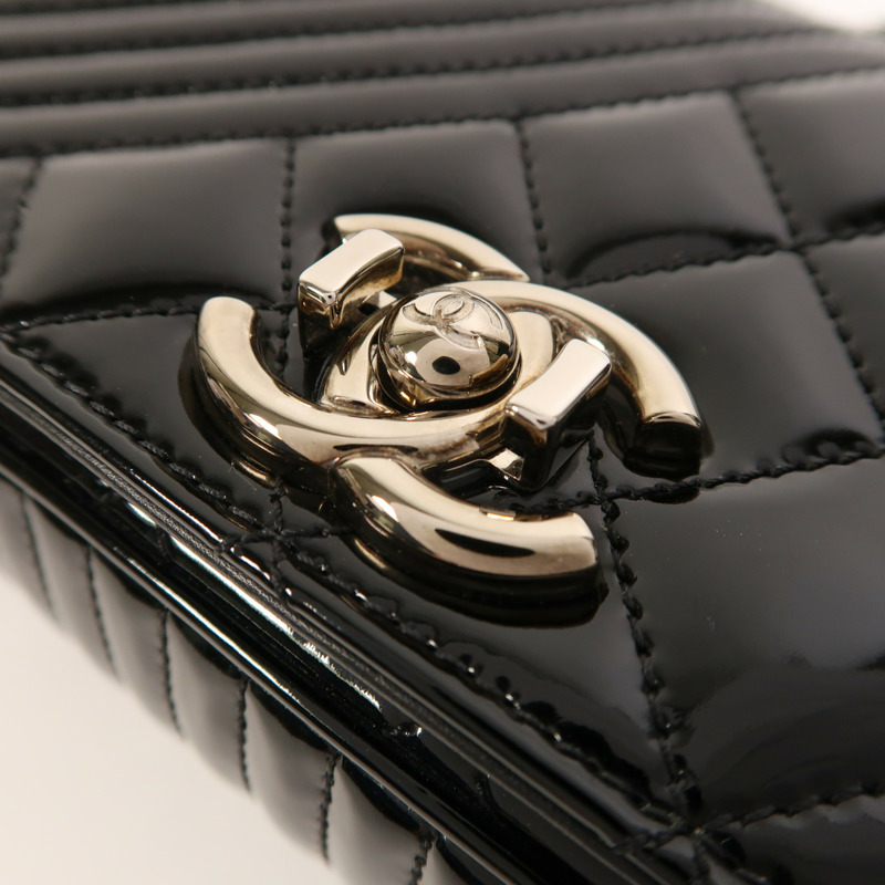 CHANEL 漆皮皮革Coco Boy Flap Bag銀扣鏈帶肩背袋-8